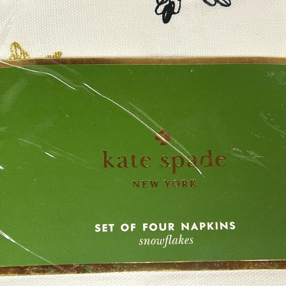 Kate Spade Jingle All the Way 4 Placemats and 2 Napkins Sets Snowflake Design - Picture 6 of 9